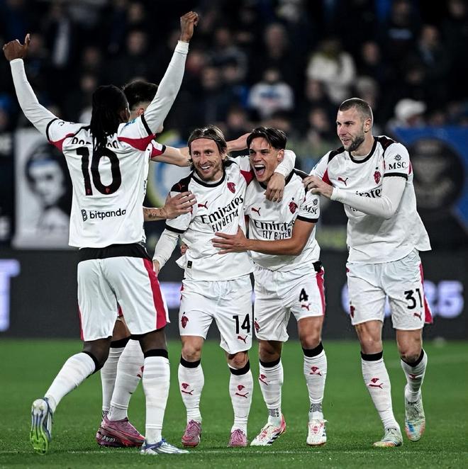 足球亚洲最佳球员候选名单公布，国脚成功入围