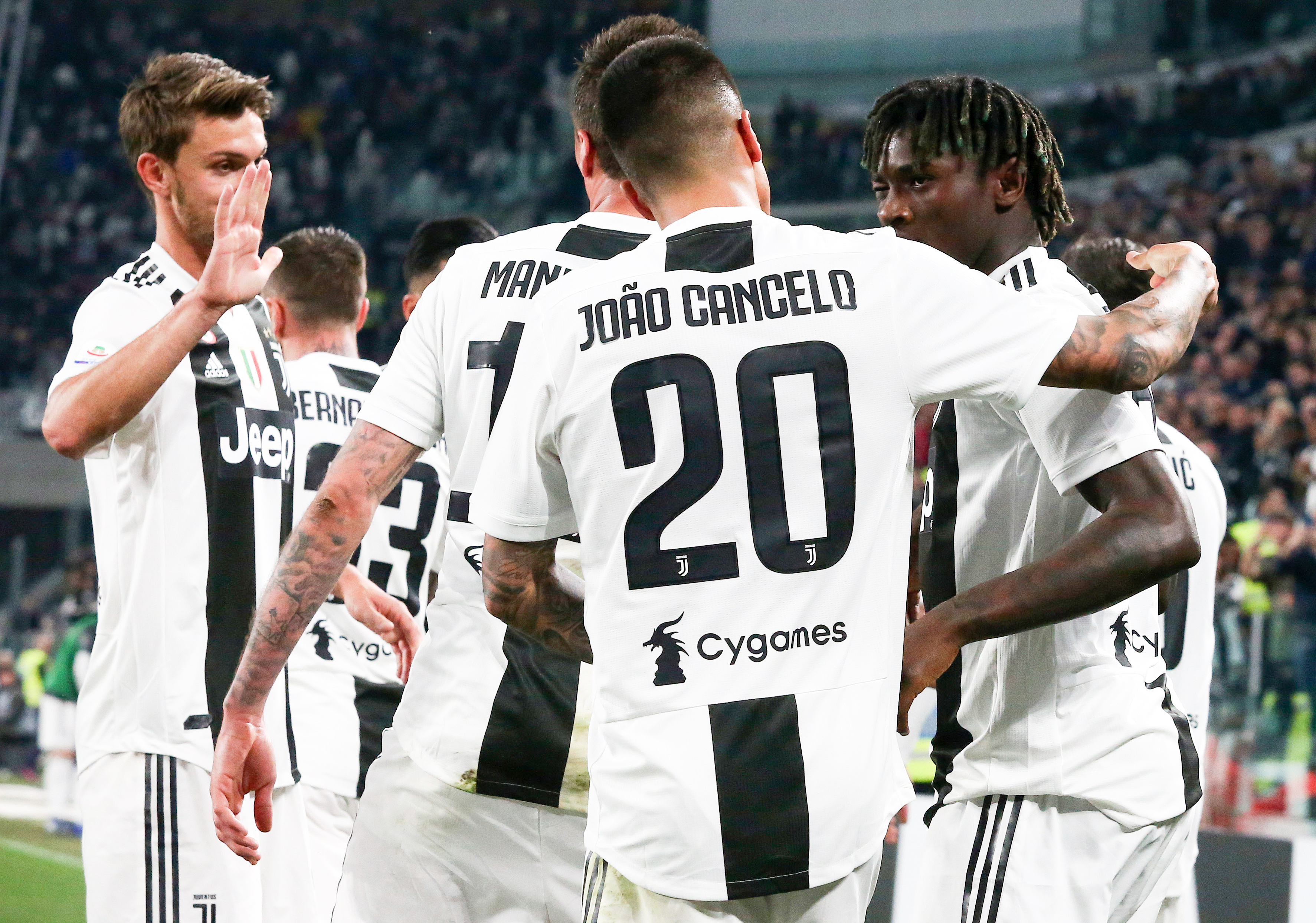 一日英超动向：曼城再具争冠实力，萨拉赫猛批斯洛特引发矛盾