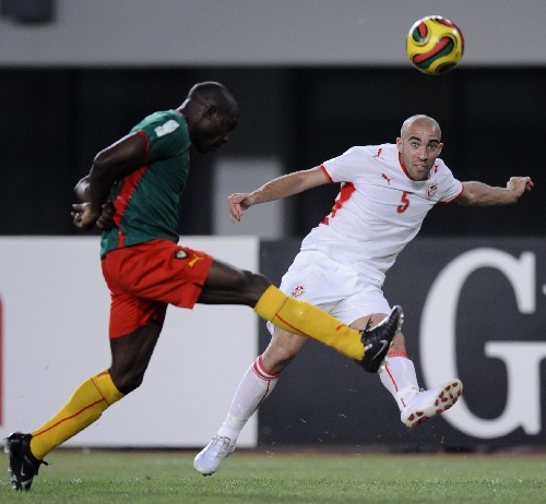 格雷米奥扳平后，主帅梅内塞斯与球迷发生口角并向其竖中指