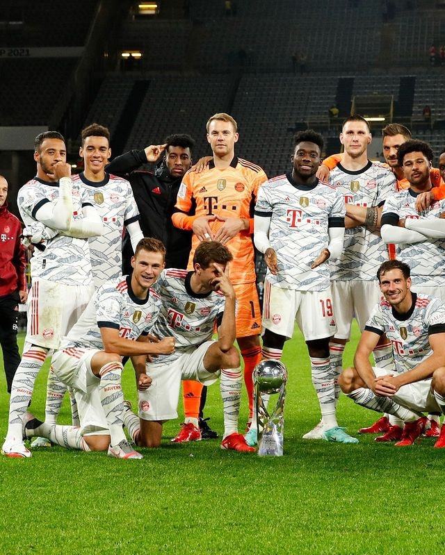 为何亲斯内德？穆帅：斯内德给了我三冠王，那是最棒的一年